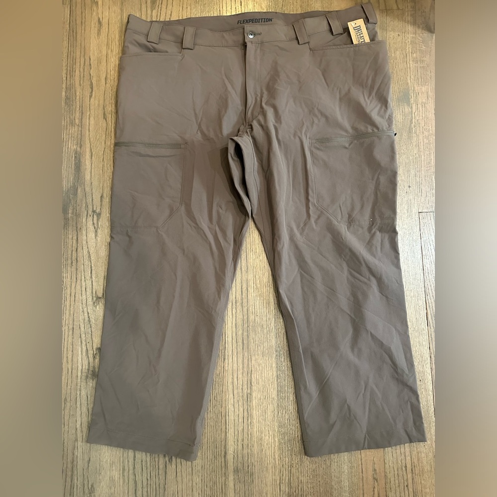 Duluth Trading Company NWT Flexpedition Relaxed Fit Cargo Pants-Size 48x30-Brown